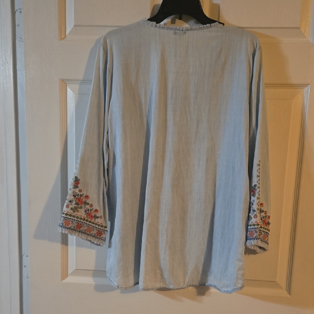 Reba Floral Embroidered V-Neck Blouse - Light Blue Chambray XL - Picture 2 of 6